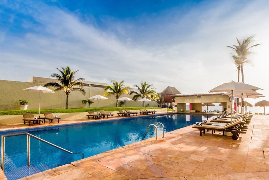 Piscinas y Área de Playa Regina Cancún