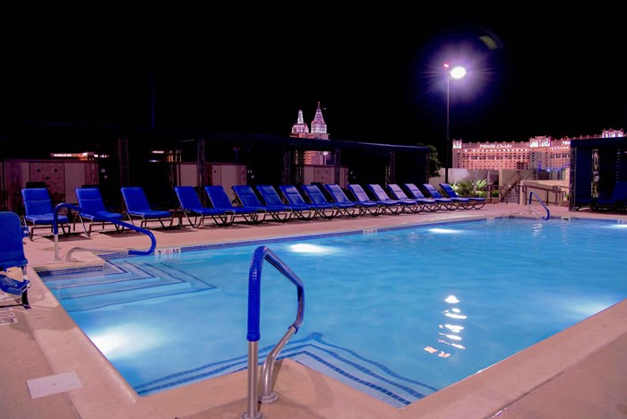 Piscinas y Chapoteaderos Polo Tower